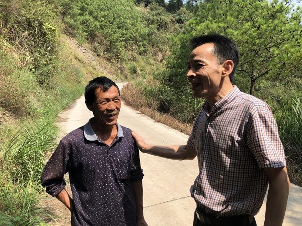 李雪山看望帮扶对象颜昌极.jpg