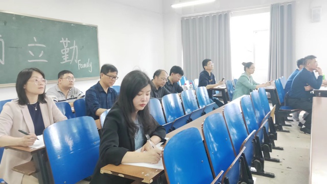 1681813649463037778.jpg 习近平新时代中国特色社会主义思想概论公开课活动现场照片.jpg