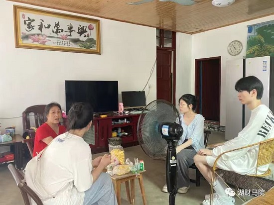 采访曾美红老师照片1.jpg